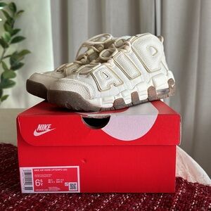 Nike Air Uptempo in Coconut Milk/Team Gold